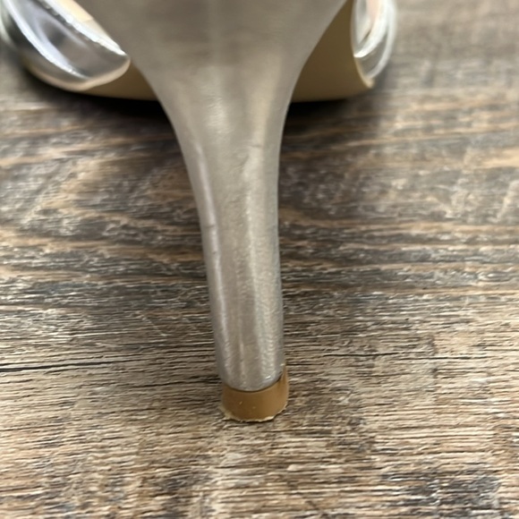 David’s Bridal DESI Silver Metallic Embellished Peep Toe Pumps Size 9 - Picture 10 of 16